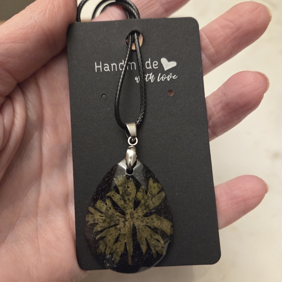 Jewelry - Black and Green Teardrop Pendant Necklace